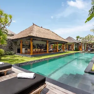 https://villa-wolfe.hotelsseminyak.net