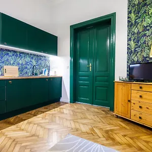 https://tyzenhauz-apartments-lobzowska-street.krakowhotelspoland.com